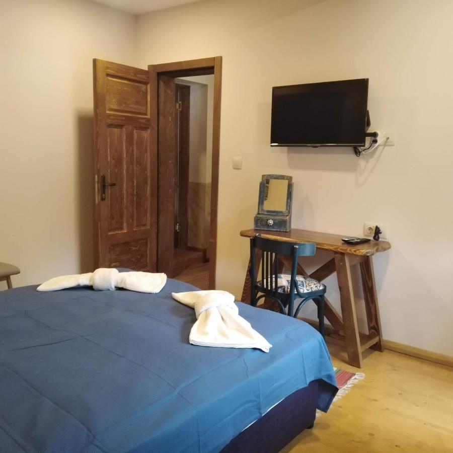 Boro Villa Beli Iskar